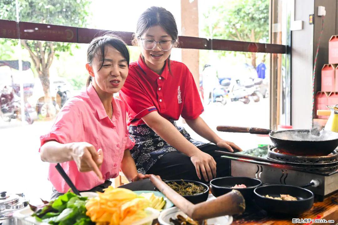 全网追的“扁担女孩”，找了一份暑假工，时薪12元 - 聊城生活资讯 - 聊城28生活网 lc.28life.com