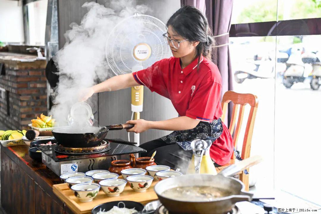 全网追的“扁担女孩”，找了一份暑假工，时薪12元 - 聊城生活资讯 - 聊城28生活网 lc.28life.com
